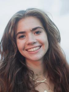 Headshot of Ali Groza